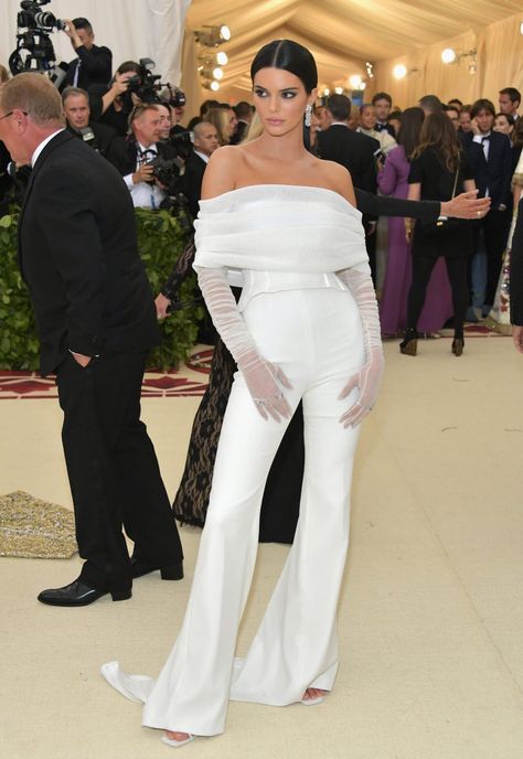 Kendall Jenner Jumpsuit, Kendall Ve Kylie, Iconic Red Carpet Looks, Kendall Jenner Met, Kendall Jenner Met Gala, Kendall Jenner Dress, Met Gala Dresses, Kendall Jenner Street Style, Gala Outfit