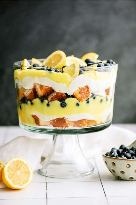 If you are in search of the perfect summer desserts, make sure you add this Lemon Blueberry Trifle to your list. Spring Trifle Desserts, No Bake Trifle Desserts, Summer Trifle Desserts, Blueberry Trifle Recipe, Summer Trifle Recipes, Lemon Blueberry Trifle, Summer Trifle, Lemon Trifle, Blueberry Trifle