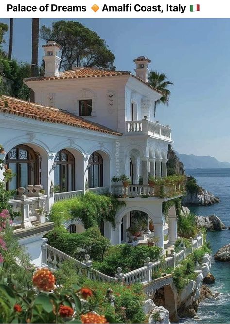 Italian Seaside Villa, Italian Beach House, Castle Homes, Italian Seaside, Italy House, Seaside House, Patio Deck Designs, Casas Coloniales, Spanish Style Homes