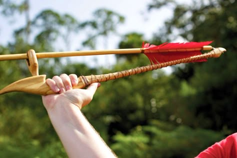 ATLATL : a New World version of a spear-throwing device, used by the Aztecs and other peoples of the Americas. It consisted of a wooden sha... Spear Throwing, Throwing Spear, Diy Crossbow, Crossbow Arrows, Crossbow Hunting, Primitive Survival, Archery Bows, Survival Techniques, Survival Life