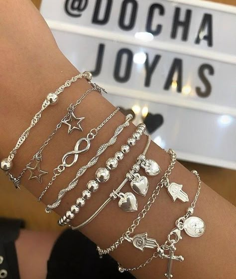 Xoxo Jewelry, Cute Jewellery, Wrist Jewelry, Jewelry Accessories Ideas, Piercings Jewelry, Dope Jewelry, Classy Jewelry, Jewelry Essentials, Funky Jewelry