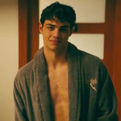 Peter Kavinsky, Noah Centineo, Movies For Boys, Lara Jean, Movie Couples, Kitesurfing, Skateboard Art, Hot Actors, Future Boyfriend