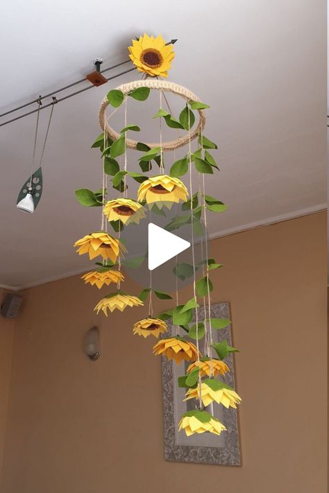 Sunflower Nursery Ideas, Aesthetic Paper Crafts, Sunflower Mobile, Felt Flower Mobile, Sunflower Nursery, Aesthetic Paper, Nursery Deco, Easy Diy Room Decor, Flower Mobile