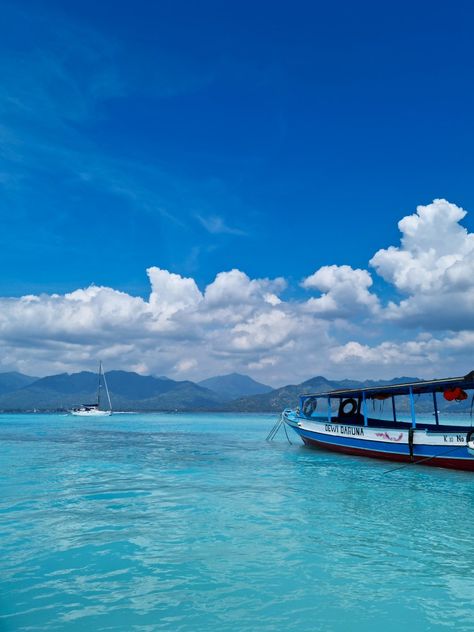 #bali #sea #beach #holidays #sun #aesthetic #gilit #turtle #boat #summer Bali Sea, Gili T, Boat Summer, Sun Aesthetic, Glass Bottom Boat, Beach Holidays, Dream Travel Destinations, Sea Beach, Travel Dreams