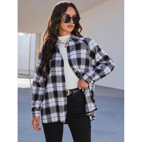 Checkered Shirt Outfit Women, Flannel Shirt Outfit Women, Checkered Shirt Outfit, Flannel Shirt Outfit, Plaid Shirt Outfits, Raglan Sleeve Shirts, Black Plaid Shirt, Look Grunge, Black And White Flannel