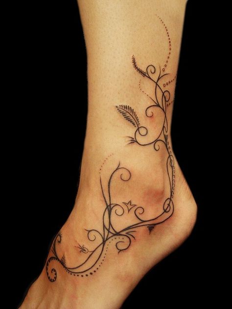 If you are a tattoo lover, you will not miss the stylish tattoo designs for your foot. It’s easy and pretty for women to ink a foot tattoo because feet have enough space for any designs you love. So today we are going to show you some designs for you to style your own foot[Read the Rest] Ankle Foot Tattoo, Ankle Tattoo Designs, Ankle Tattoos For Women, Fineline Tattoo, Stylish Tattoo, Geniale Tattoos, Tattoo Feminina, Feather Tattoos, Foot Tattoo