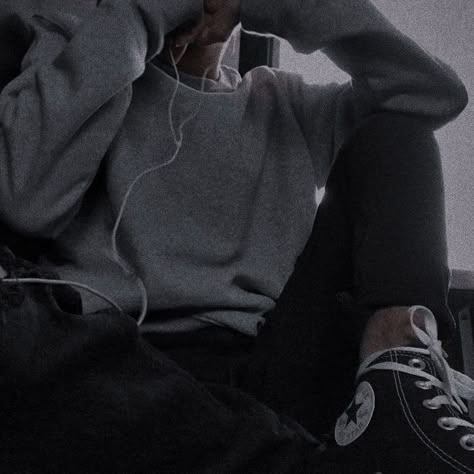 Cute Boy Aesthetic Faceless, Boy Hoodie Aesthetic, Faceless Boy Aesthetic, Boy Aesthetic Faceless, Hoodie Pfp, Hair Hoodie, Brown Hair Male, Brown Hair Boy, Hoodie Aesthetic