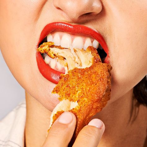 daring foods on Instagram: “Beast mode just went plant-based. Sink your teeth into our all-new Original Breaded Pieces—available now. Link in bio.” Food Videography, Food Art Photography, Food Photoshoot, Photo Food, Food Content, Food Photography Inspiration, Food Ads, People Eating, Photographing Food