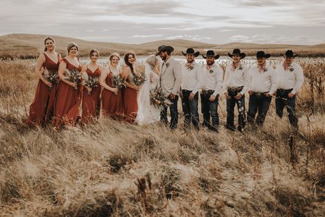 Mens Simple Wedding Attire, Boho Wedding Outfit Men, Spring Western Wedding, Brown Suit Wedding, Property Wedding, Casual Groomsmen, Wedding Groomsmen Attire, Country Western Wedding, Rusting Wedding