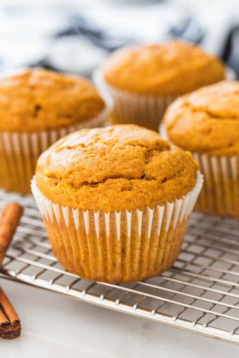 Homemade Pumpkin Muffins, Best Pumpkin Muffins, Autumn Spices, Pumpkin Muffins Easy, Fall Recipes Pumpkin, Pumpkin Muffin Recipes, Pumpkin Pie Mix, Spice Muffins, Pumpkin Spice Muffins