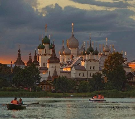 Beautiful Europe, Church Aesthetic, Eastern Orthodox Church, Russian Architecture, Russian Culture, European Architecture, Russian Orthodox, Eastern Orthodox, Imperial Russia