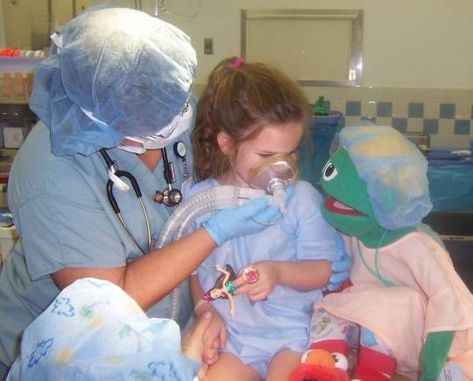 General Anesthesia, Nursing School Inspiration, Child Life Specialist, Nurse Aesthetic, Med School Motivation, Future Nurse, Future Jobs, Pediatric Nursing, Medical Aesthetic