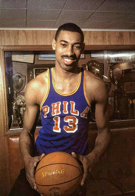 Tour Aesthetic, Wilt Chamberlain, Warriors Basketball, Philadelphia Sports, Basketball History, Nba Pictures, Rug Ideas, Nba Legends, Sport Player