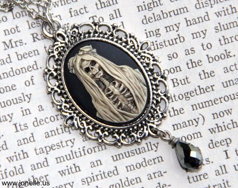 Skeleton With Flowers, Lady Skeleton, Day Of The Dead Skeleton, Coffin Jewelry, Fimo Art, Skull Cameo, Dead Bride, Goth Victorian, Gothic Bride