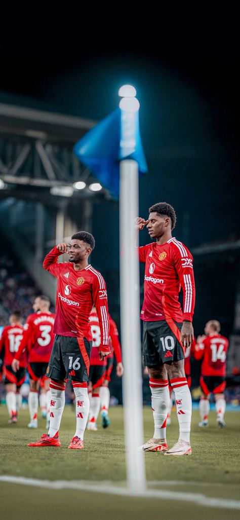 Old Football Players, Manchester United Art, Arsenal Fc Wallpapers, Cristiano Ronaldo Manchester, Neymar Jr Wallpapers, Manchester United Wallpaper, Messi Photos, Manchester United Fans, Marcus Rashford