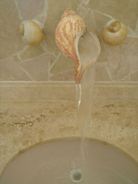 Sea Shell Bathroom Ideas, Seashell Sink, Sea Shell Bathroom, Shell Bathroom Sink, Deco Theme Marin, Seashell House, Shell Bathroom, Shell Sink, Seashell Bathroom