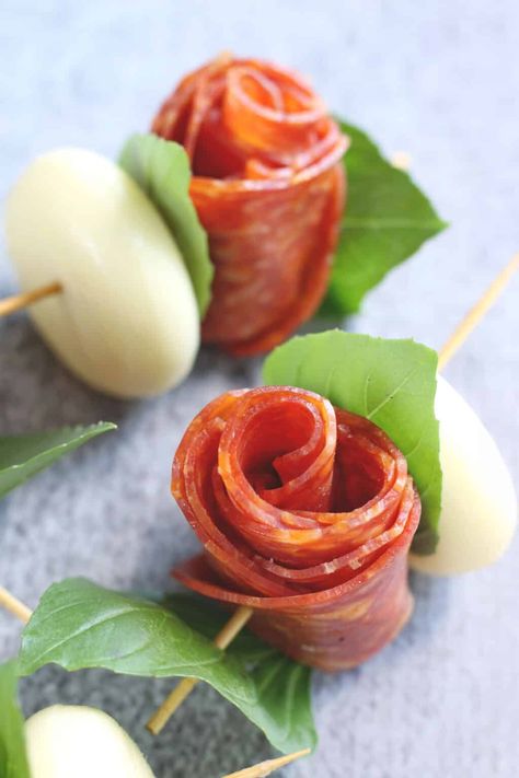 How To Make A Salami Rose | Easy Charcuterie Board Flower Recipe Salami Caprese Skewers, Salami Rose Caprese Skewers, Derby Charcuterie Board Ideas, Caprese Skewers With Salami, Charcuterie Rosettes, Pepperoni Roses Charcuterie, Flower Salami Diy, French Charcuterie Board Ideas, Rose Salami Charcuterie