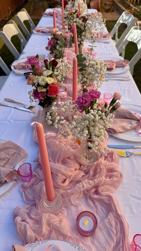 Pink aesthetic flowery backyard birthday party. #pink #birthday #birthdaygirl #floral #backyard Pink Theme Pool Party, Birthday Party Mom Ideas, 18th Birthday Party Ideas Floral, Pink Engagement Party Decorations, Pink Floral Theme Birthday Party, Floral Pink Birthday Party, Spring Birthday Table Decor, Cute Birthday Party Aesthetic, Spring Floral Birthday Party