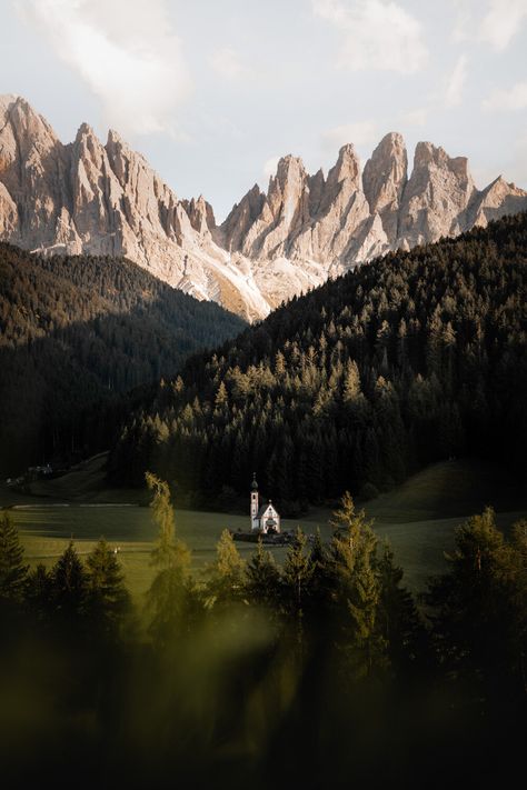 Adventure Landscape, Michigan Avenue, The Dolomites, Travel Notes, Mountain Photography, Freelance Photographer, Pretty Photos, Travel Photographer, Product Photography