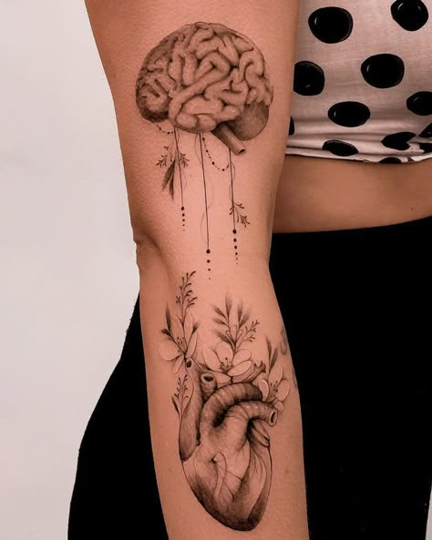 Brain And Heart Tattoo, Heart And Brain Tattoo, Human Heart Tattoo, Anatomy Tattoo, Brain Tattoo, Women Afro, Heart And Brain, Stylish Tattoo, Woman Tattoo