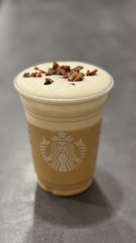 Starbucks Iced Pecan Crunch Latte Pecan Syrup, Pecan Crunch, Homemade Starbucks, Crunch Topping, Pasta Shop, Fall Menu, Copycat Starbucks Recipes, Cold Foam, Pecan Pralines