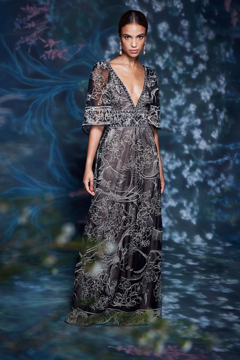 Marchesa Spring 2021 Ready-to-Wear Collection Marchesa Fashion, Marchesa Spring, Georgina Chapman, 2021 Fashion Trends, Sleeveless Gown, 2021 Fashion, Marchesa, Vogue Paris, Couture Dresses