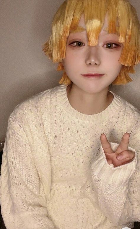 Zenitsu Makeup, Zenitsu Cosplay, Cosplay Makeup Tutorial, Funny Cosplay, Anime Cosplay Makeup, All Godzilla Monsters, Cosplay Cute, Snk Cosplay, Kawaii Cosplay