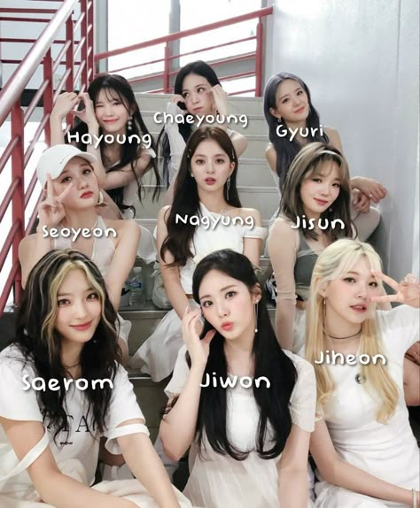 Kpop Group Names, Girls Group Names, Pledis Entertainment, Group Photos, Reality Show, Girl Names, Kpop Girl Groups, Kpop Groups, Pop Group