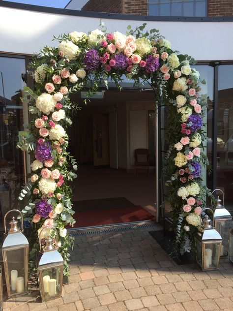 Front Door Floral Arrangements Entrance, Flower Archway, Easter Outdoor, Floral Hoops, Balloon Garland, Painting Oil, Decoration Ideas, Flower Decorations, Party Decor