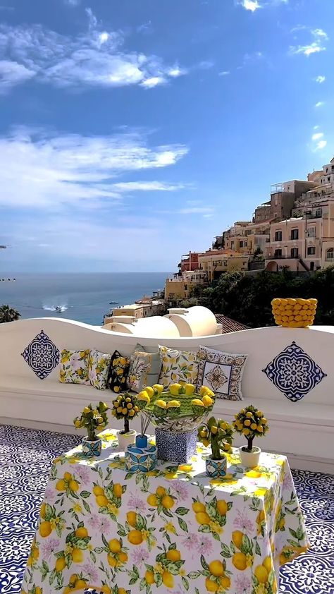 Women Aesthetic Outfits, Italia Aesthetic, Italy Vibes, Positano Italy, Women Aesthetic, Explore Italy, Amalfi Coast Italy, Italy Aesthetic, Europe Travel Destinations