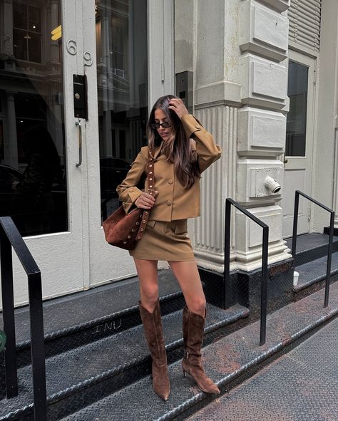 the more brown fits the better 🍂 outfit details in stories and on my Shop My 🤎 #falloutfitinspo #fallboots #suedeboots brown suede boots , monochrome fall outfit inspo , blazer matching set , fall trends Tan Knee High Boots Outfit, Brown Western Boots Outfit, Brown Suede Boots Outfit, Brown Stiletto Boots, Blazer Matching Set, Stiletto Boots Outfit, Suede Boots Outfit, Friends Clothing, Tan Knee High Boots