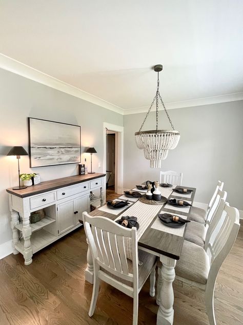 Dining Room Design White Table, White And Brown Dining Room, White And Brown Dining Table, Dining Room Server Decor, White And Wood Dining Room, White Dinning Room Table, White And Gray Dining Room, All White Dining Room, Dining Room Design White