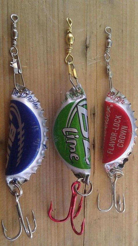 Bottle Cap Fishing Lures, Diy Fishing Lures, Man Crafts, Fishing Ideas, Fishing Diy, Fishing Hooks, Bottle Cap Crafts, Fishing Stuff, Craft Day