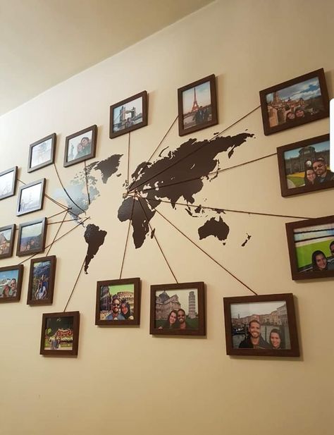 Map Feature Wall, Vacation Picture Wall Ideas, Wall Map Ideas, World Map Decor Living Room, Travel Gallery Wall Ideas, Travel Room Decor, Travel Themed Bedroom, Map Monde, Travel Photo Wall