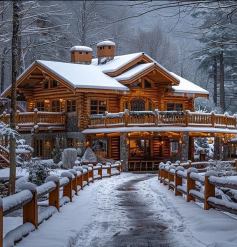 Luxury Cabin Exterior, Big Log Cabin Houses, Big Log Cabin, Log Cabins Exterior, Log Cabin Exterior Ideas, Log Cabin Mansions, Lodge Aesthetic, Wood House Design, Large Cabin