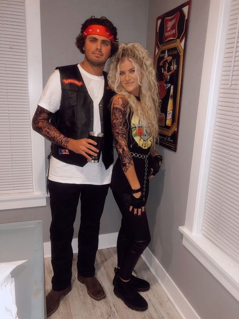 Biker Dude Halloween Costume, Harley Davidson Couple Costume, Bikers Couple Costume, Biker Babe Halloween Costume, Biker Festival Outfit, 80s Fashion Couples, Biker Couple Halloween Costume, Rock Couples Costume, Rocker Couple Costume