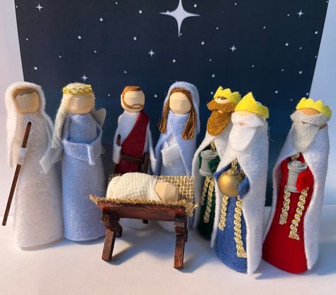 This simple, handcrafted manger set is made with love! Clothes Pin Ornaments, Clothespin People, Clothespin Doll, Christmas Clothespins, Wood Peg Dolls, Goblin King, Christmas Craft Projects, Doll Diy Crafts, Clothespin Dolls