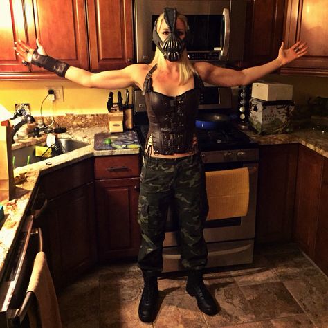 Female Bane Costume DIY Female Bane Costume, Female Bane Cosplay, Bane Costume Female, Big Guy Costume Ideas, Female Villian Costume, Bane Halloween Costume, Female Villain Costumes, Bane Costume, Bane Cosplay