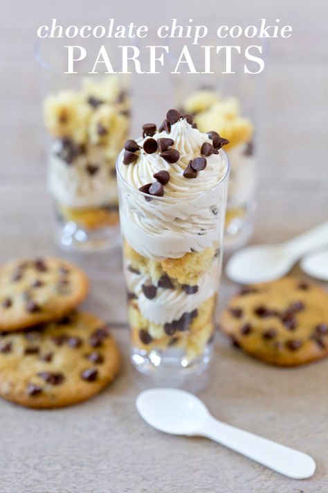 Chocolate Chip Cookie Parfaits! Made with secret ingredient! Dessert Shooters Recipes, Cookie Parfait, Banana Pudding Desserts, Dessert Shooters, Parfait Desserts, Parfait Recipes, Chocolate Graham Crackers, Festive Desserts, Pudding Desserts