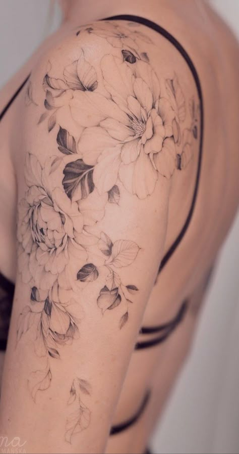 Natur Tattoo Arm, Feminine Shoulder Tattoos, Shoulder Cap Tattoo, Shoulder Sleeve Tattoos, Mastectomy Tattoo, Floral Tattoo Shoulder, Feminine Tattoo Sleeves, Flower Tattoo Shoulder, Vine Tattoos