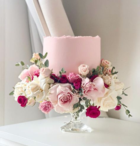 Pink Wedding Cakes, July Wedding Colors, Wedding Cake Roses, Elegant Birthday Cakes, Fresh Flower Cake, Floral Wedding Cake, Pink Wedding Cake, Pretty Birthday Cakes, Tiered Wedding Cake