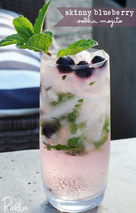 2 oz vodka (optional: use blueberry vodka for even more flavor) 4 oz. Sprite zero 2 sprigs fresh mint (reserve on sprig for garnish) 1 tbsp fresh blueberries (reserve a few for garnish) METHOD Muddle vodka, mint and blueberries together in a shaker. Add one cup of crushed ice and SHAKE, SHAKE, SHAKE! Pour into a cocktail glass and top with Sprite Zero, garnish with remaining min & blueberries! Low Cal Cocktail, Vodka Mojito, Signature Cocktail Drinks, Glace Fruit, Blueberry Vodka, Low Calorie Cocktails, Blueberry Mojito, Signature Cocktails Wedding, Mojito Cocktail