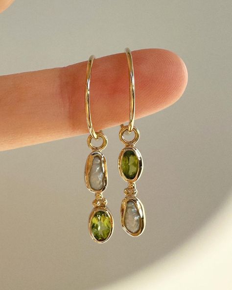 Jem Earrings, Green Gold Jewelry, Faberge Jewelry, Earrings Aesthetic, Stone Dangle Earrings, Ear Earrings, Magical Jewelry, Funky Jewelry, Jewelry Lookbook