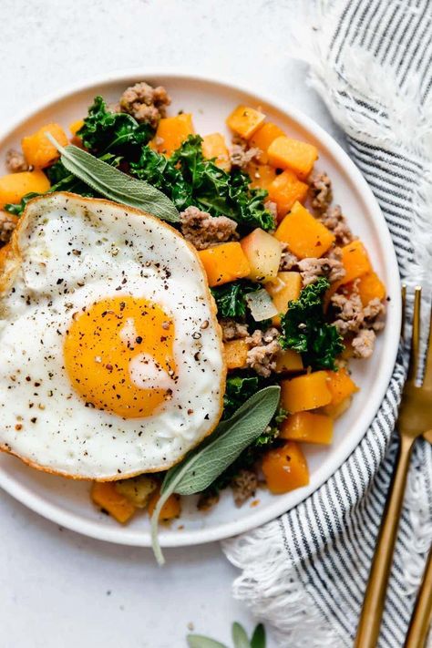 Butternut Squash and Apple Hash with Sausage | Start the day with this Butternut Squash and Apple Hash with Sausage! A satisfying, veggie-filled and tasty breakfast. || The Real Food Dietitians #whole30 #glutenfreerecipes #paleorecipes #breakfastrecipes #therealfoodrds Savory Butternut Squash, Weekend Meal Prep, Egg Free Breakfast, Delicious Meal Prep, Apple Sausage, Light Meals, Tasty Breakfast, Sweet Potato Hash, Homemade Sausage