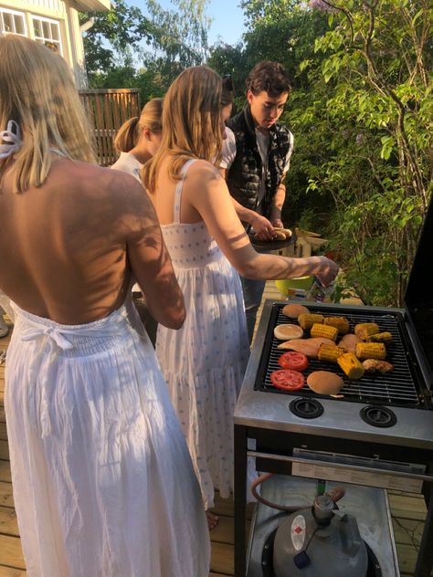 Outdoor Event Ideas, Fashion Wide Leg Pants, Summer Barbeque, Barbeque Party, Activities For All Ages, Outdoor Barbeque, Grill Party, Family Bbq, Dinner Party Summer