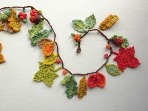 DSC01468 Crocheted Leaves, Crochet Bunting, Crochet Wreath, Crochet Leaf Patterns, Crochet Garland, Crochet Idea, Fall Crochet Patterns, Fall Garland, Crochet Plant