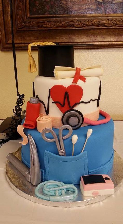 Respiratory tech graduation cake.  Fondant medical tools. Medical Cookies, College Grad Party, Scrub Tech, Cake Decorating Courses, Medical Tools, Surgical Tech, Wilton Cake Decorating, Brunch Buffet, Party Food Platters