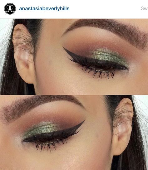 Makeup Verde, Green Eyeshadow Look, Wing Liner, Easy Winged Eyeliner, Eyeshadow For Green Eyes, Winged Eyeliner Tutorial, Eyeliner For Beginners, Red Earth, Simple Eyeliner