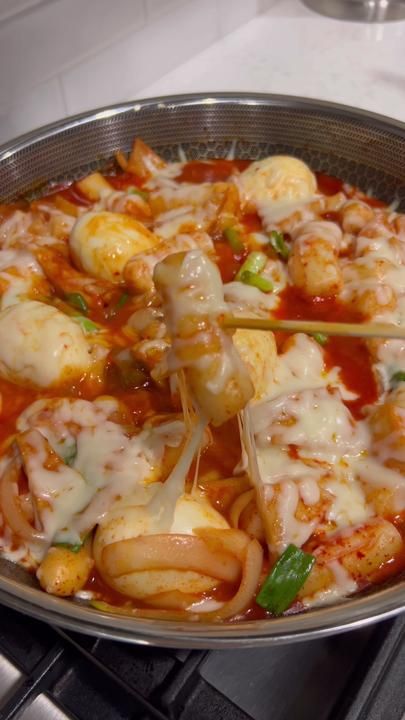 Kids Favorite Meals, Rice Cakes Recipe, Korean Fish Cake, Korean Rice Cakes, Tteokbokki Recipe, Korean Rice Cake, Rice Cake Recipes, Korean Kitchen, Spicy Cheese