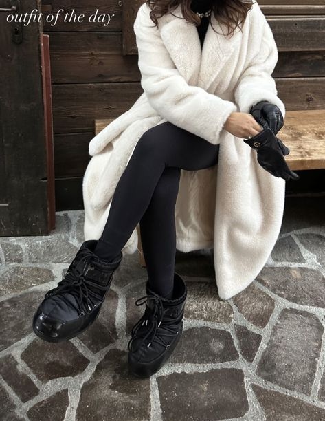 Black Moonboots Outfits, Styling Moon Boots, Jackson Hole Wyoming Winter Outfits, Moon Boot Outfits, Black Moon Boots Outfit, Short Moon Boots, Moon Boots Aesthetic, Moon Boots Low, Winter Boots Aesthetic